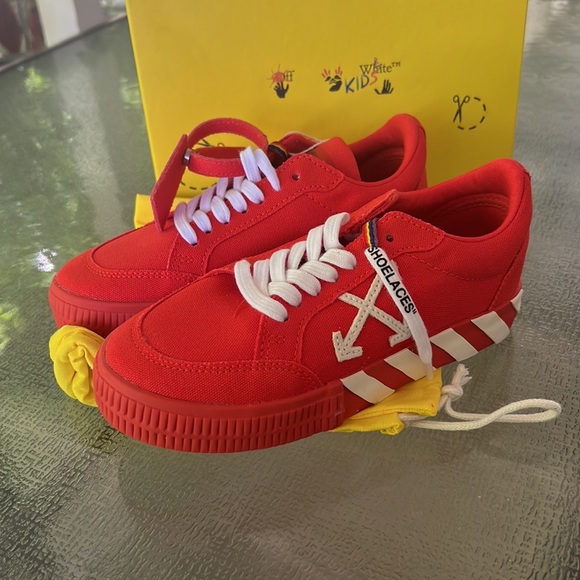Off-White Toddler Sneakers - Picture 7 of 9